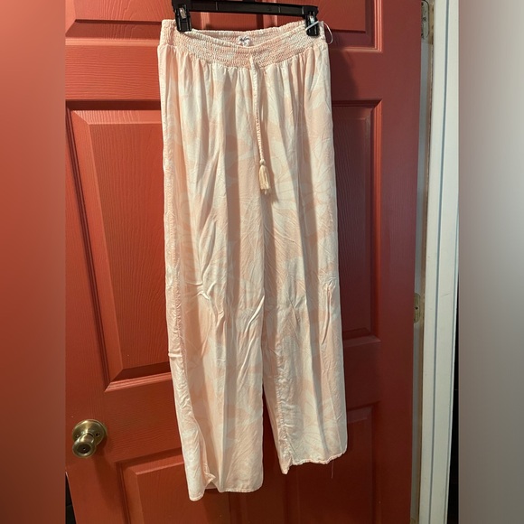 Thin Beachy pants. Light pink with white flowers size XL - Picture 1 of 4